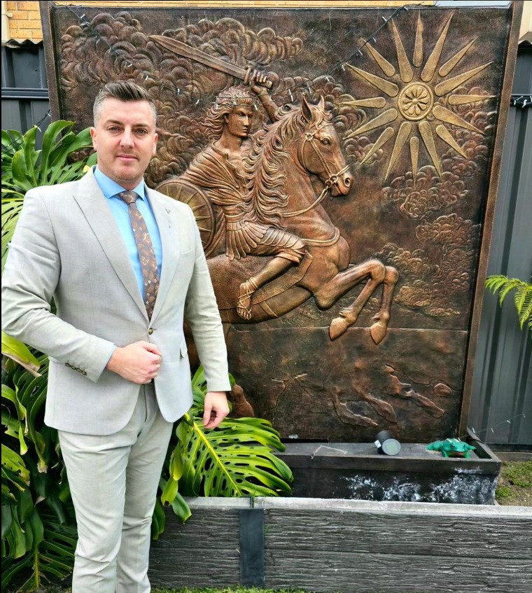 Пари завршуваат кај тетки, сопруги и непотпишани автори веќе 20 години