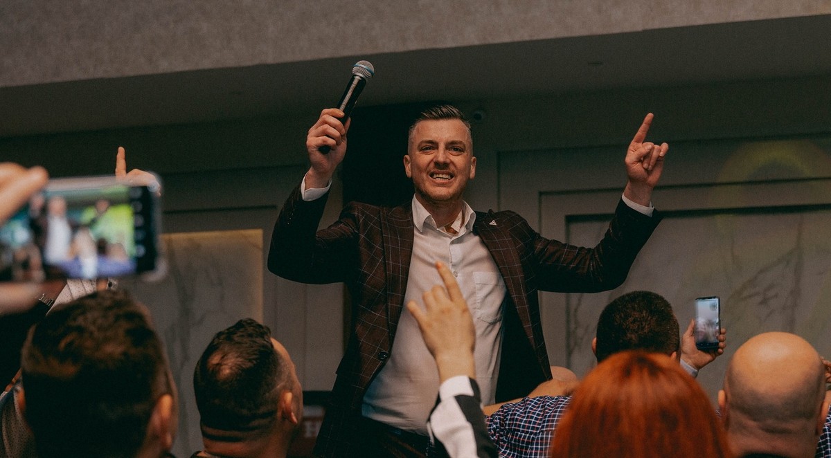 Стравот и разочарувањето ги замолчуваат македонските автори