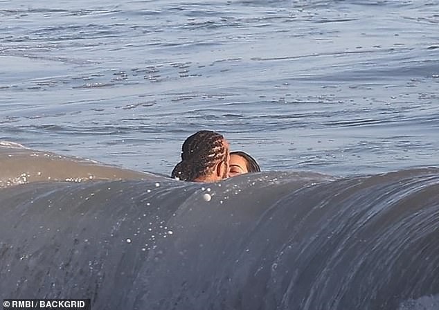 Луис Хамилтон и Ким Кардашијан во страстна романса на плажата во Малибу! Возбудливи бакнежи во океанот, скриени љубовни моменти и 11.000 километри пат за само еден ден за љубовта