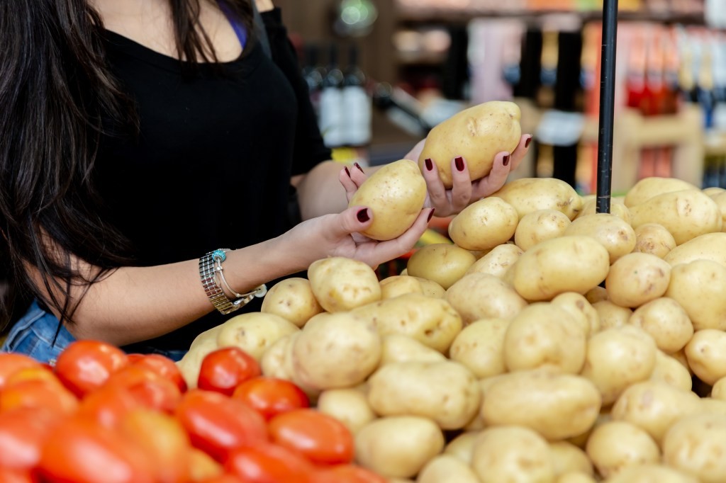 Компирите имаат повеќе калиум од банана и природно не содржат масти