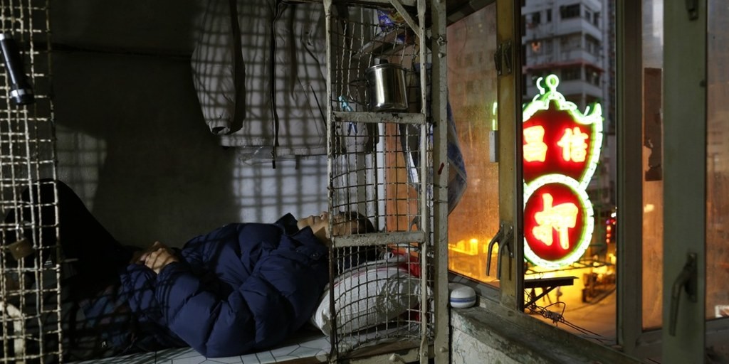 Оние што системот ги заборава: работници кои не се доволно сиромашни за помош, но се премногу сиромашни за достоинствен живот