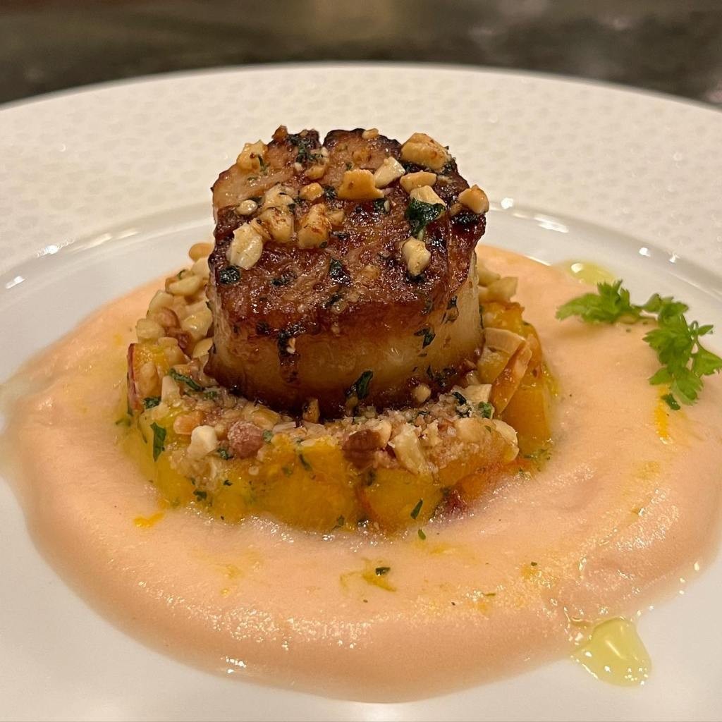 Дрес-кодот во ресторан со ѕвездени амбиции не се почитува: „На маса до мене седеа гости во маици и фармерки“