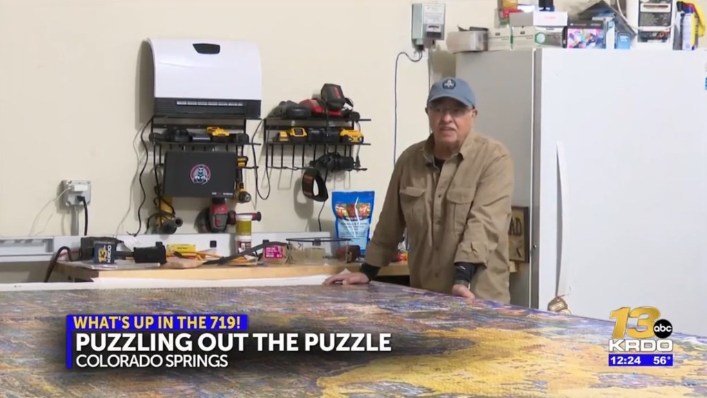 Составувањето на сите 60 секции барало специјална конструкција и висење од плафон