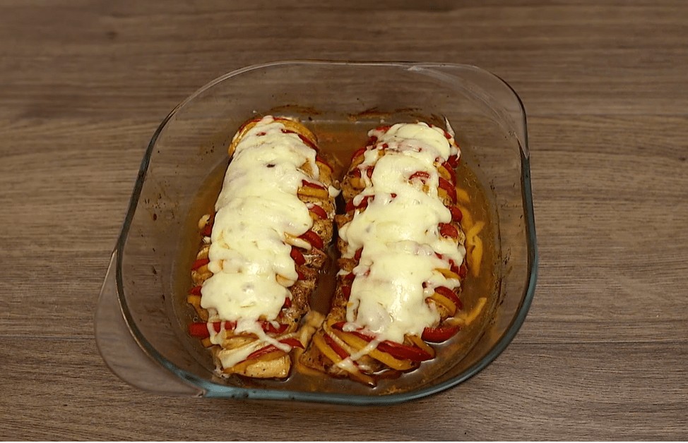 Сите состојки што ви се потребни за хармоника пилешко со сирење