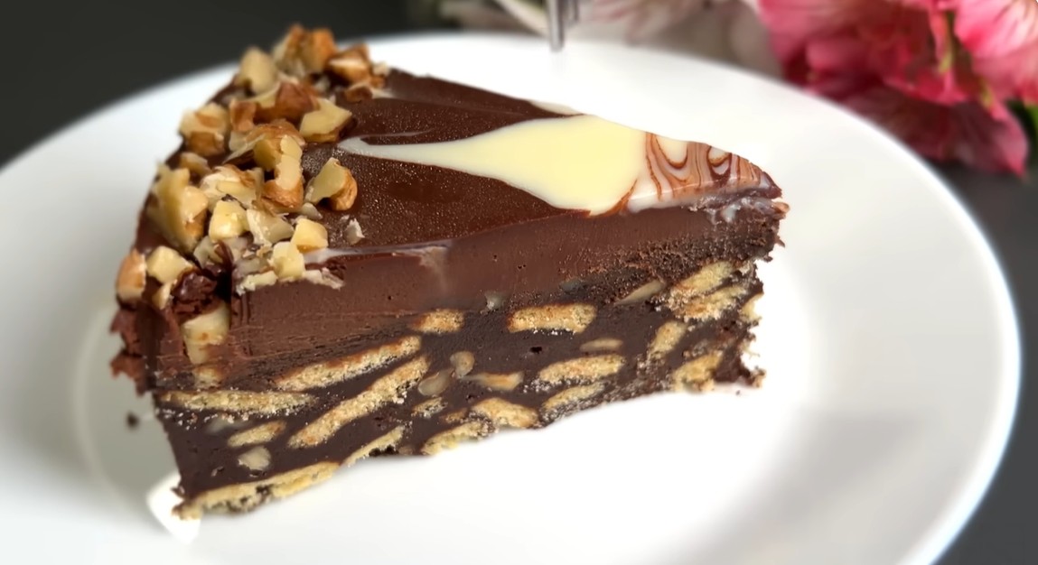 Чоколадна торта со два вида чоколадо - без печење, неодоливо вкусна!