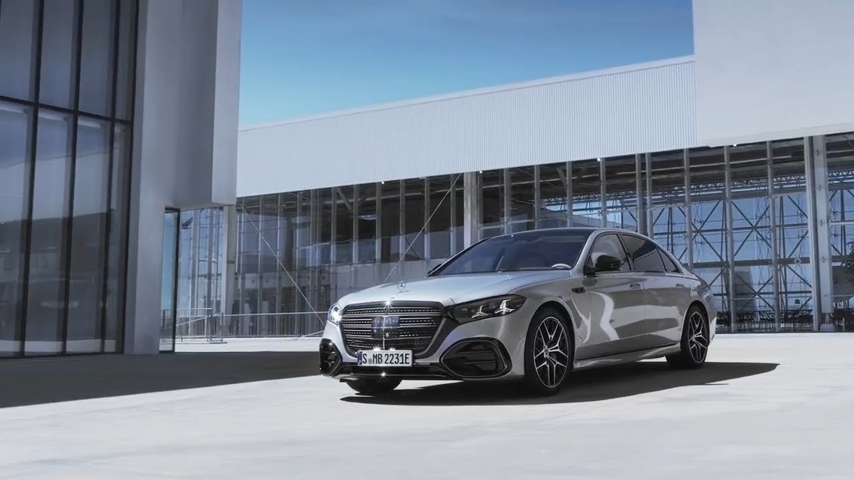 Новиот Mercedes S-Class го уништи BMW? Да и не