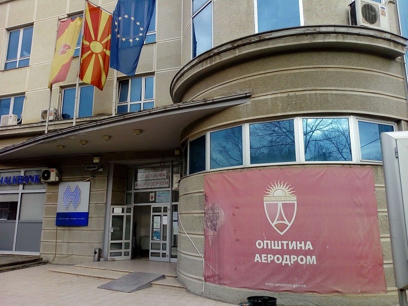 Потврда од училиште, извод, документ со адреса и трансакциска сметка