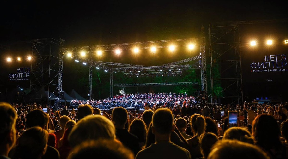 Најден Тодоров ја водеше вечерта во која настапија Ана Дурловски, Николас Спанос и Иво Јорданов