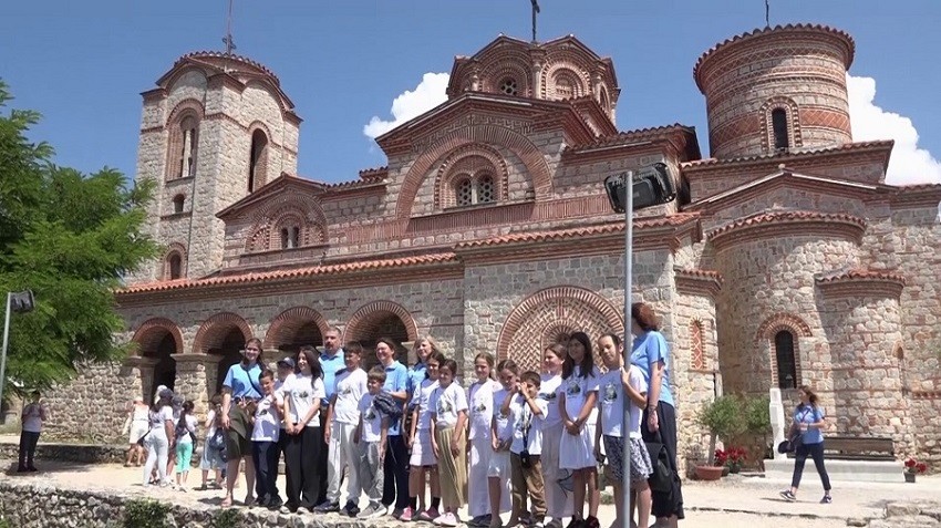 Дете од Скопје со дете од Белград, дете од Косово со дете од Бања Лука