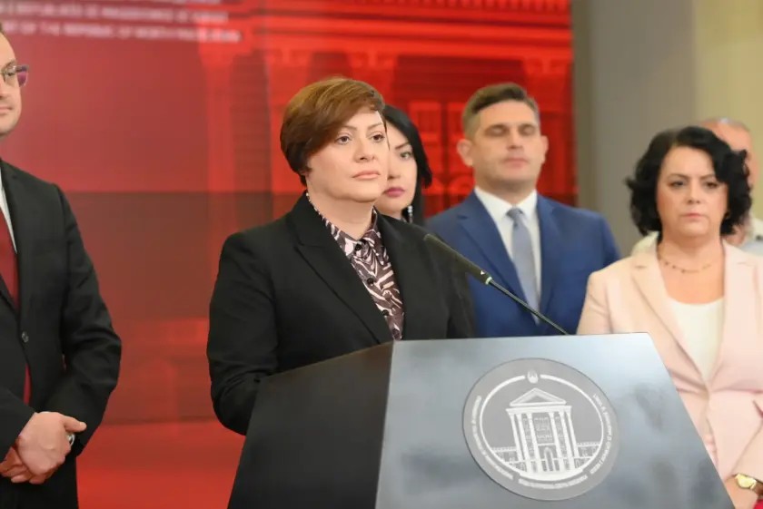 Гордана Димитриеска-Кочоска вели дека засега нема официална одлука за промени