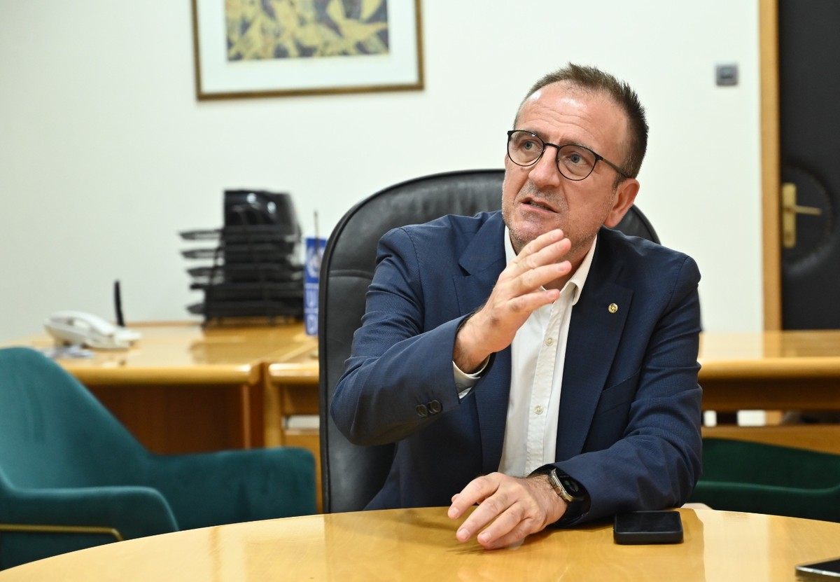 „Не е убаво денеска 200.000 Македонци да имаат бугарски пасош“