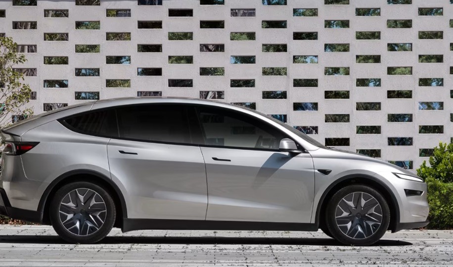 Tesla Model Y L стигна во САД со 6 седишта, 523 километри досег и цена од 61.990 долари