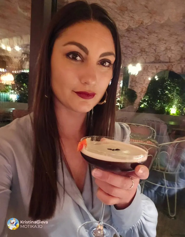 За среќа наишла на обезбедување и помислила дека е безбедна и дека за миг ќе стигне во хотелот