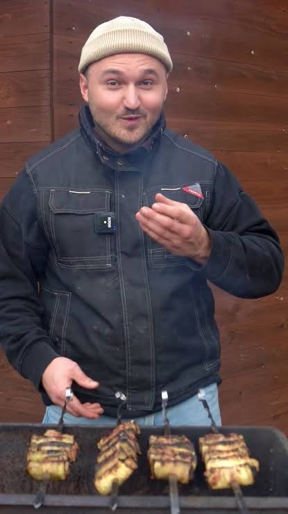 Услугата е само за мажи и завршува кога ќе заврши платеното време