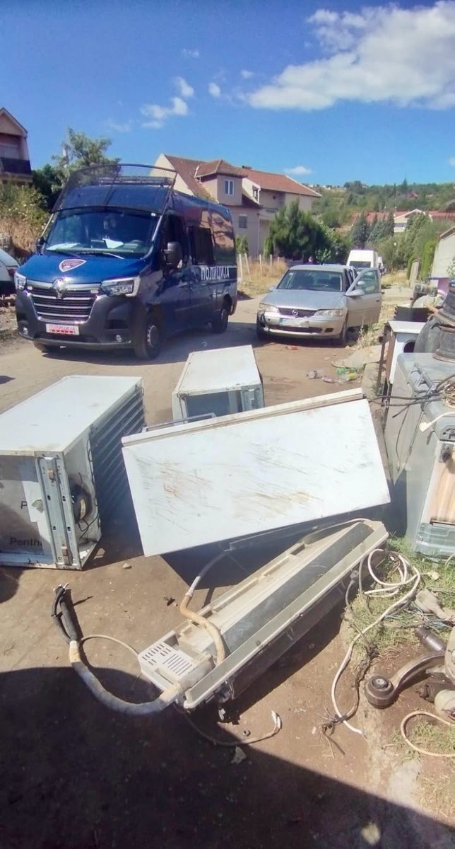 Сомнеж за расклопување апарати и екстракција на метали