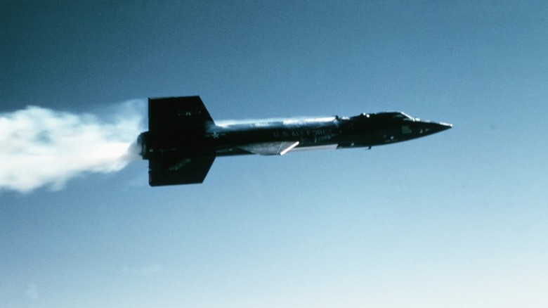 X-15 стигна до 107.960 метри, а осум пилоти добија астронаутски крила