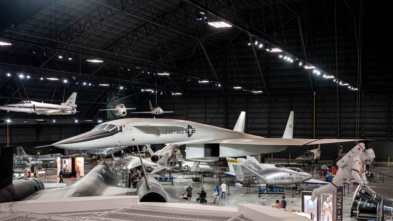 XB-70 бил замислен како бомбардер, но завршил како лабораториjа за надзвучен транспорт