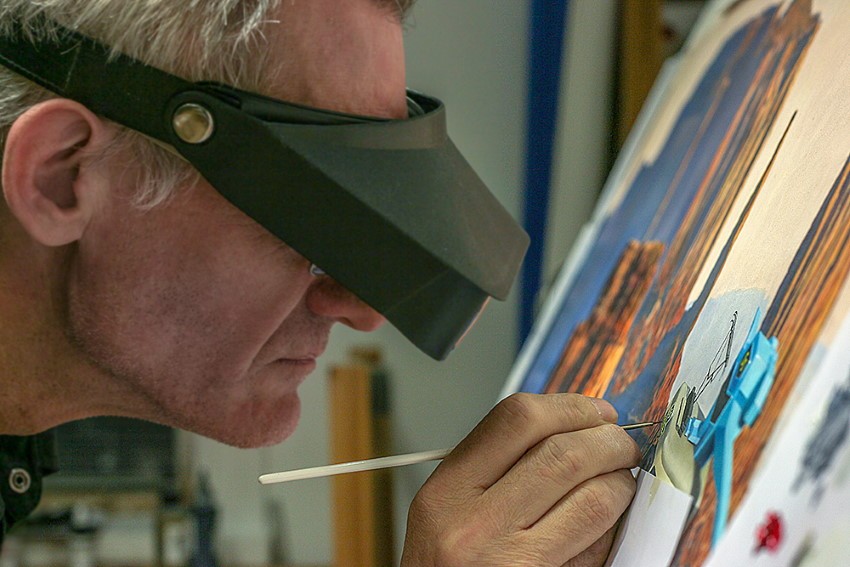 Airbrush-от ја поставува основата, маслото ги довршува одблесоците и влакната