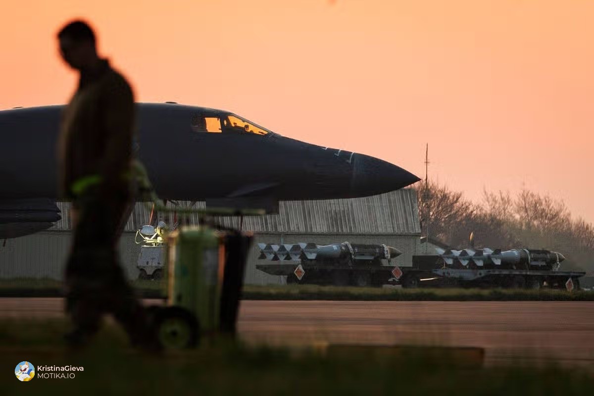 Б1 може да носи 24 бомби од околу 907 килограми, а целта во Иран не е откриена