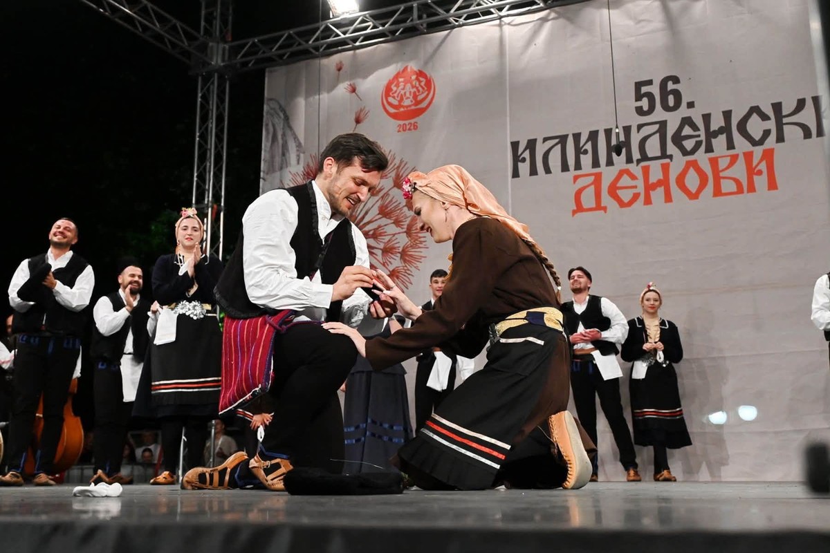 По настапот на Фолклорниот ансамбл „Битола“, сцената стана место за едно прашање