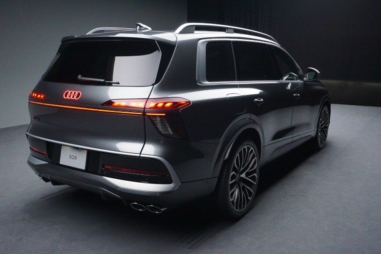 Зборот „largest“ се појавува 16 пати во соопштението на Audi