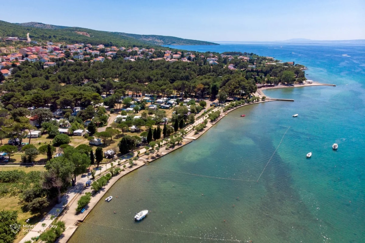 Морето е тука, но цените се сè повисоки