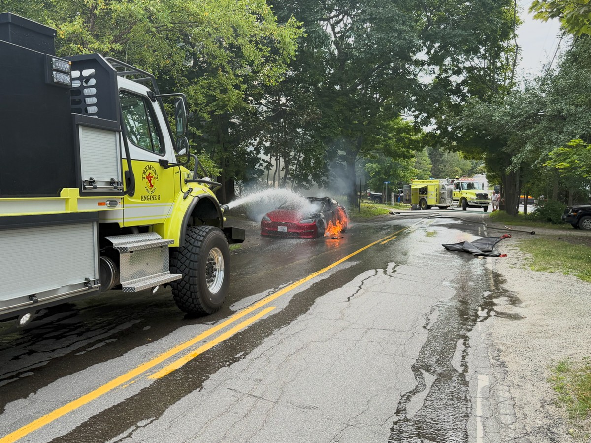 Bangor Daily News објави дека високонапонската батерија се запалила веднаш по пристигнувањето