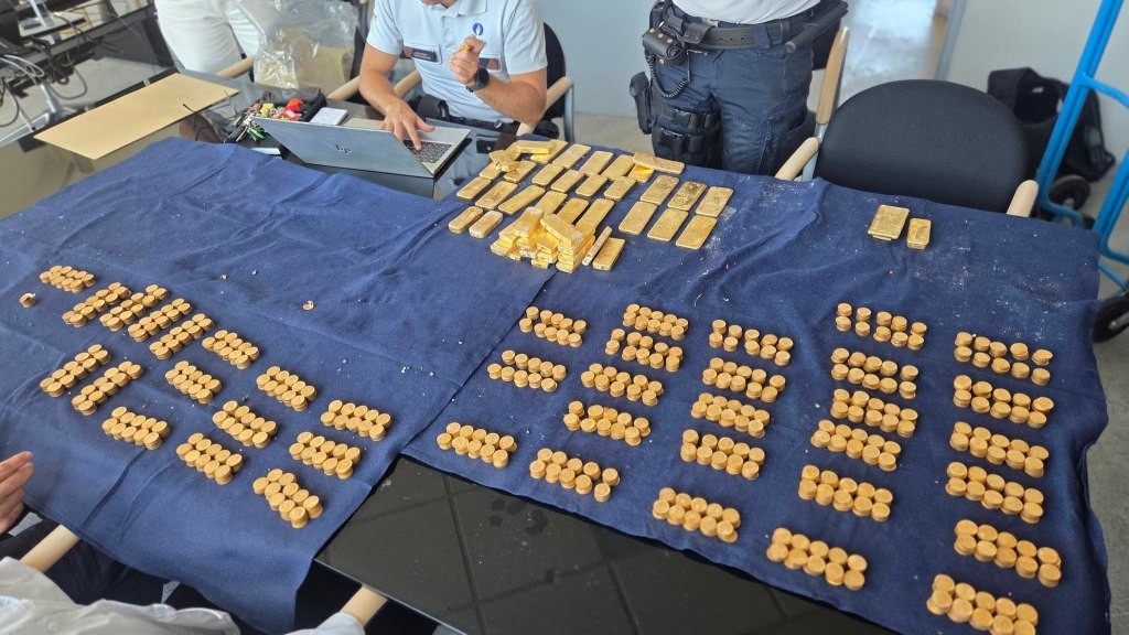 Коби има 18 години и прво помислил дека гледа обични монети од 1 евро