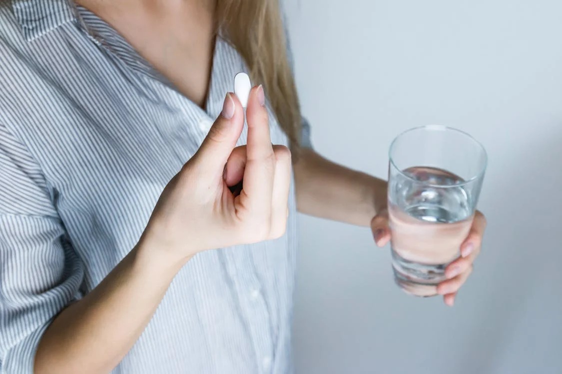 Дали советот од докторите секогаш да ја довршиш цела доза антибиотици е валиден? Преглед на над 120 испитувања го отвора старото прашање