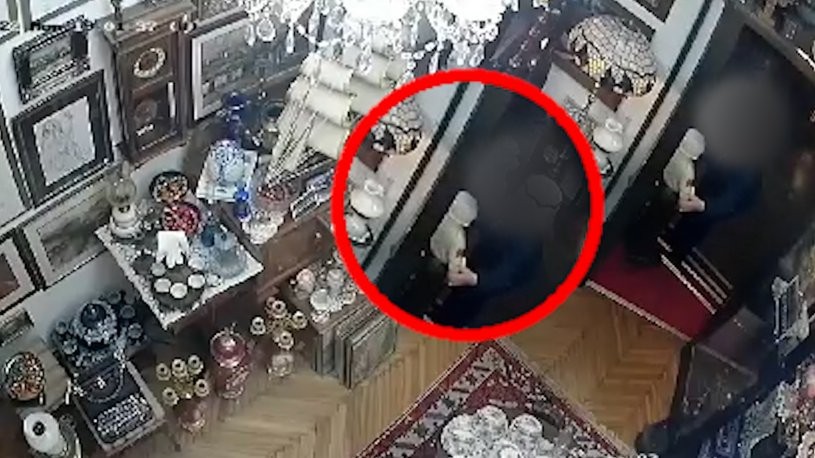 Вратата била насилно отворена пред сопственикот да провери што недостига