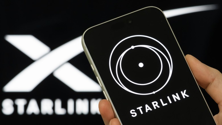 Илон Маск вели дека „сите автомобили“ ќе имаат Starlink како „единствен начин“ да се поврзат, а тоа звучи повеќе како закана отколку како ветување