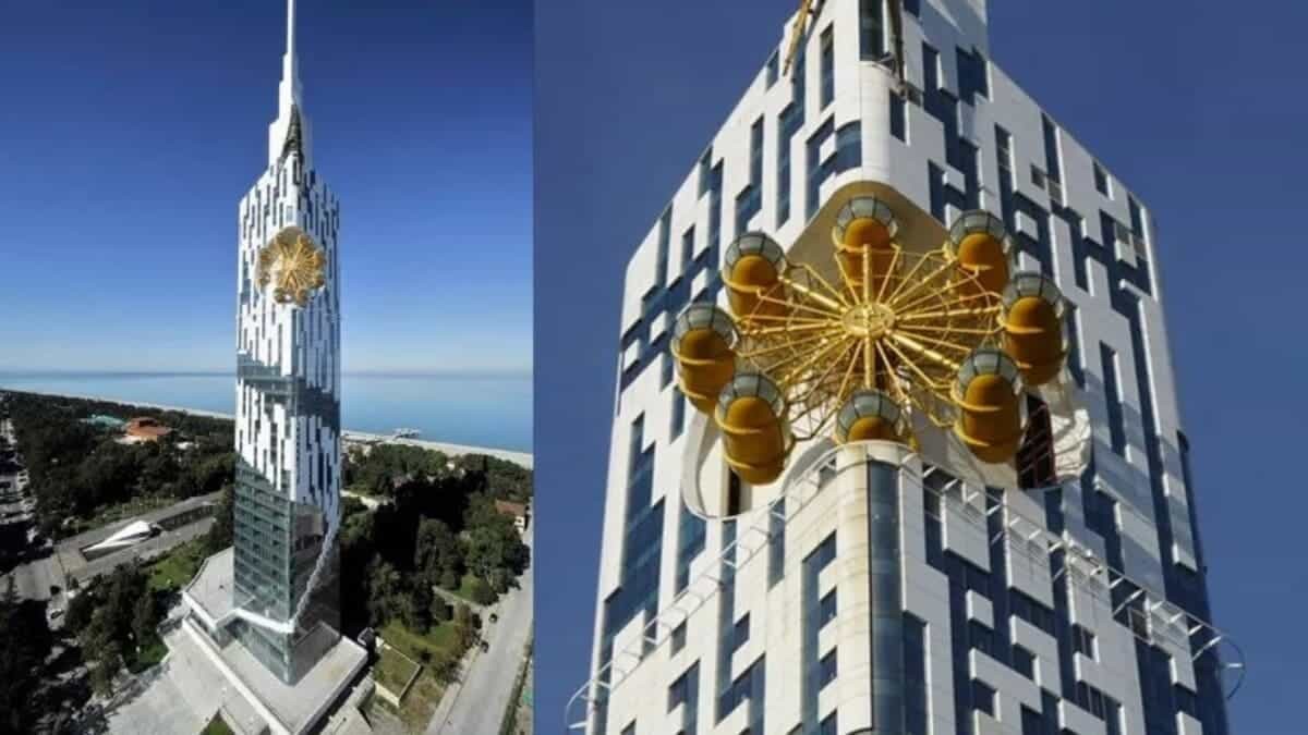Панорамско тркало високо во фасадата на батумски облакодер