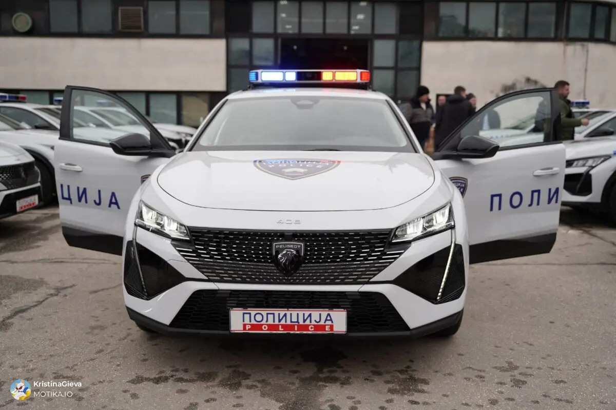 Дрвокрадци со камион удриле во полициски автомобил во Липково, па физички ги нападнале двајцата полицајци