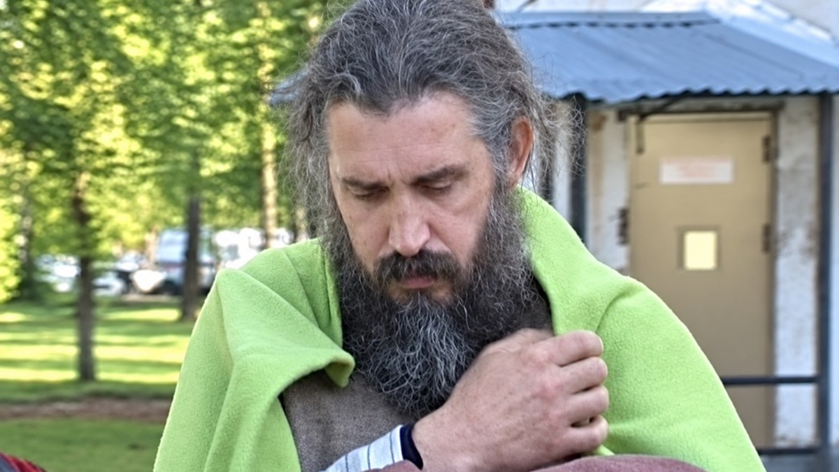 Една свештеничка плата и куќа што ја граделе со свои раце