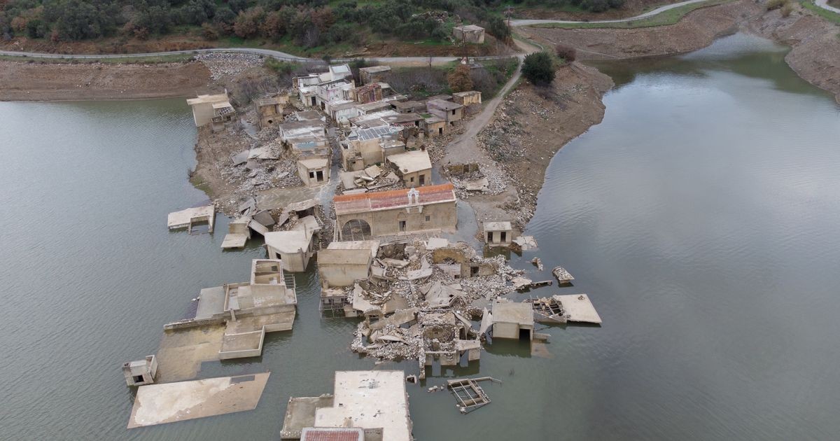 „Атлантида на Крит“ не е легенда: Ова село повторно излегува од водните длабочини, откривајќи куќи, црква и траги од некогашниот живот
