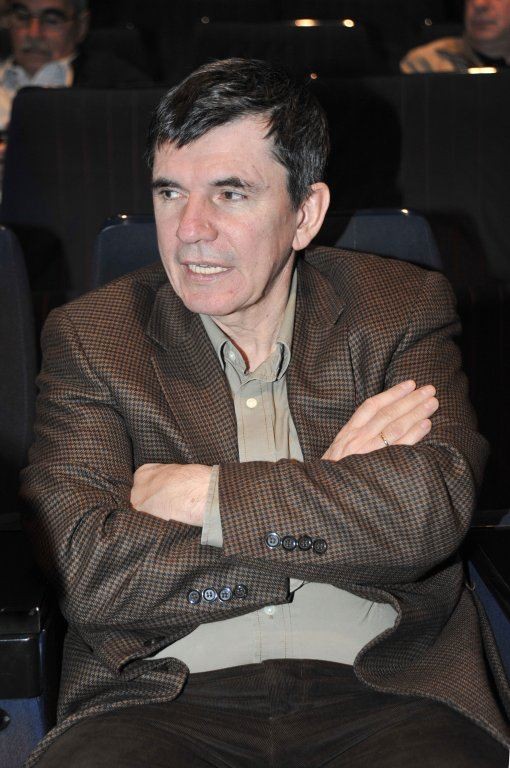 На сетовите му доаѓал наставник за да го надомести пропуштениот материјал