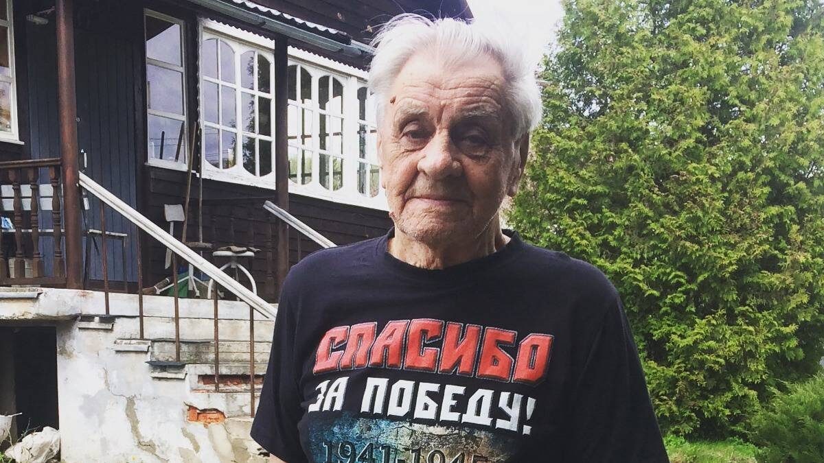 Има 100 години, а скијањето, фудбалот и печурките се дел од неговата тајна за долг живот: Неверојатната приказна на Александар Заболев