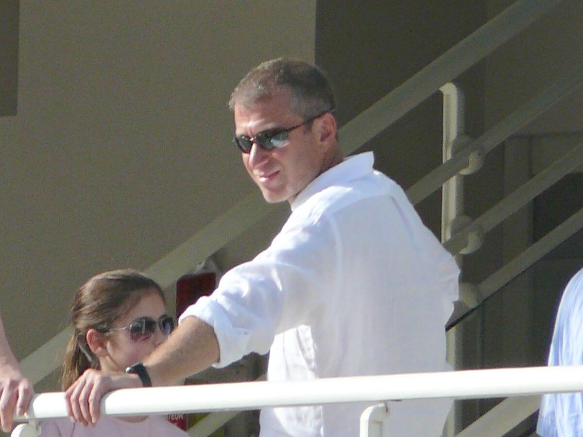 За Даша купил 10 хектари земја на Месечината, но таа подоцна се омажи за Ставрос Нијархос
