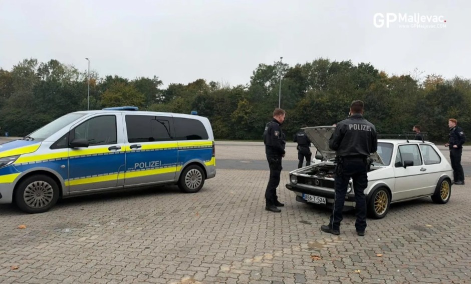 Со стари „голфови“ тргнале од Босна кон Норвешка и станале атракција по патот